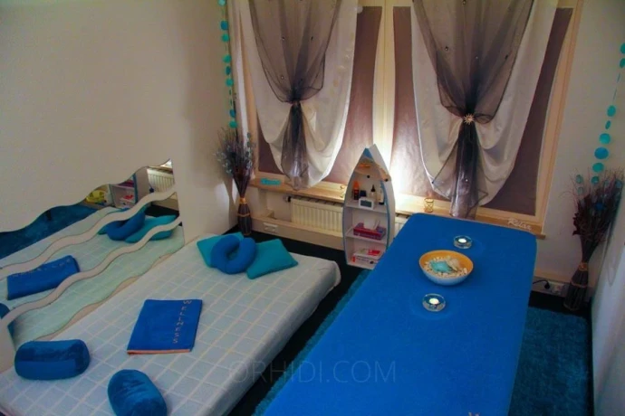 MASSAGE-WELTEN — 6 / 9