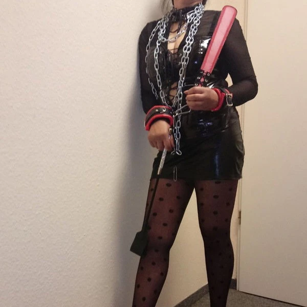 Mary Domina Bizarr — 11 / 13