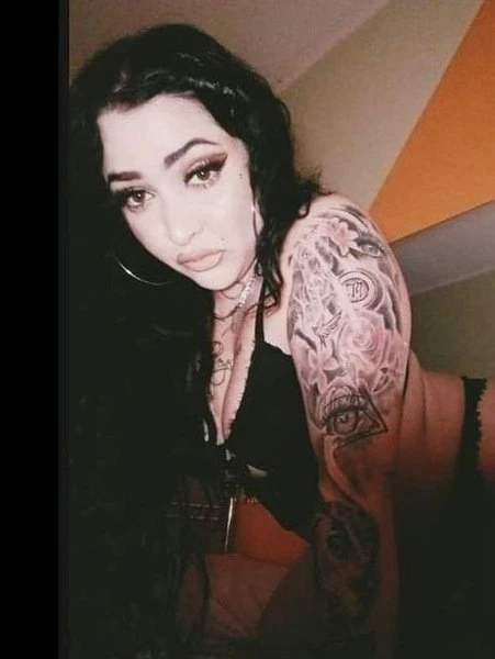 Jessica Ganz Neu3 — 8 / 10