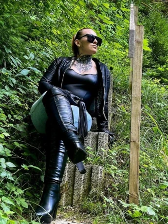 Mistress Queen Lara — 6 / 12