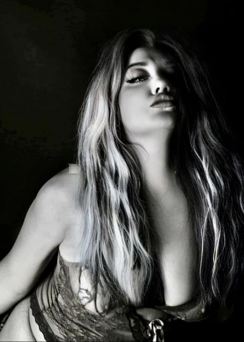 Britney — 4 / 9