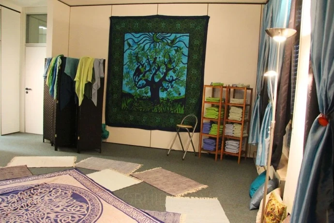 MASSAGE-WELTEN — 3 / 9