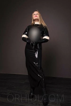 Domina &  Bizarr - Ärztin Leah Sue — 6 / 17