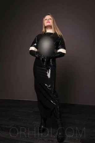Domina &  Bizarr - Ärztin Leah Sue — 6 / 17
