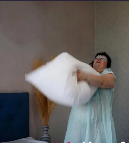 Mollige Und Heisse Jasmin — 3 / 9