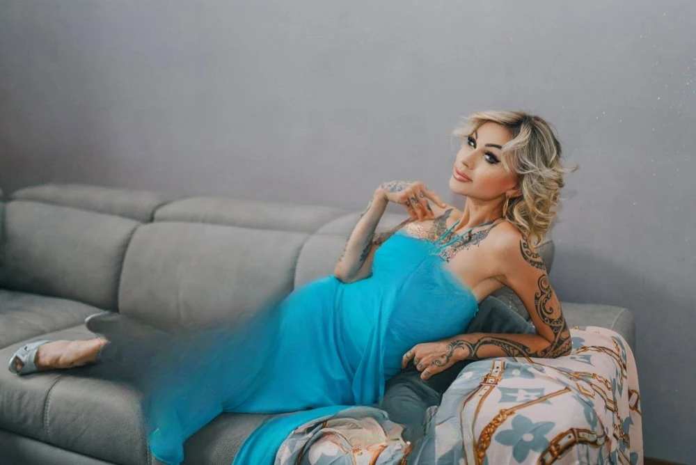 Yanina — 2 / 8