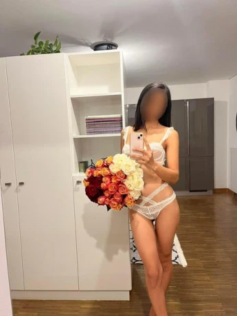 Zara Williams 100 Originalfotos — 3 / 17