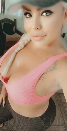 VOLLBUSIGE PORNOQUEEN TS DANYELLA! — 9 / 10