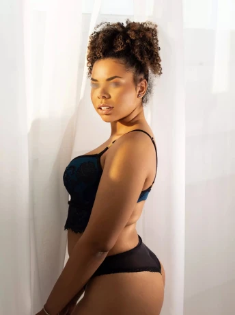 Luna High Class Escort — 1 / 3