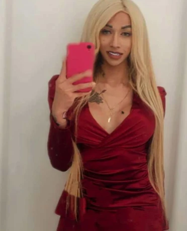 Alexandra Montenegro — 11 / 12