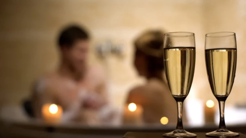 Suchst du Zärtlichkeit und romantische Erotik? — 4 / 6