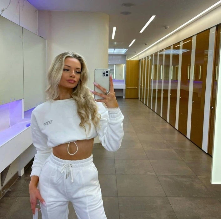 Alina — 4 / 5