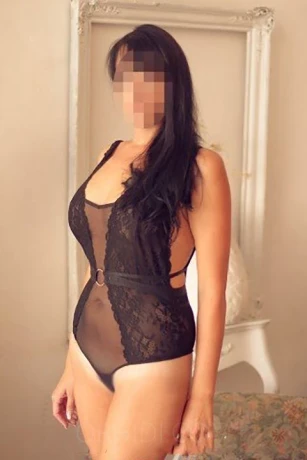 Julia (26) - Escort Service — 1 / 4