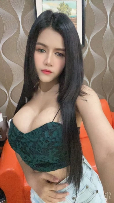 Riza, Escort, Muscat