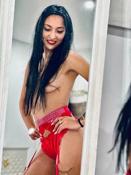 Lora Partygirl 18 — 2 / 12