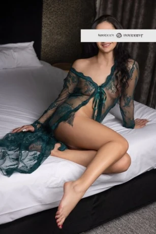 Alexia Verse — 10 / 12