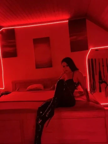 Mistress  Mel — 22 / 23