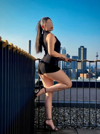 Megan & Abby "duo with girl" — 2 / 5