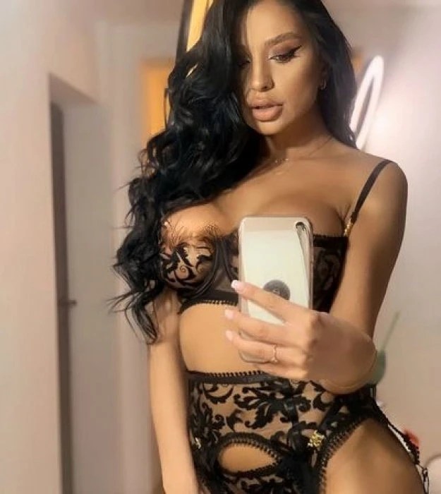 Elissa — 3 / 6