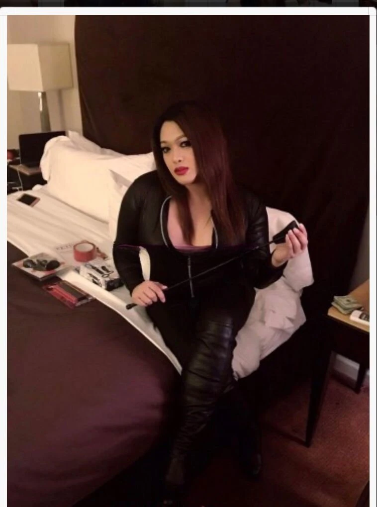 DOMINA Mistress Cordellia — 8 / 12