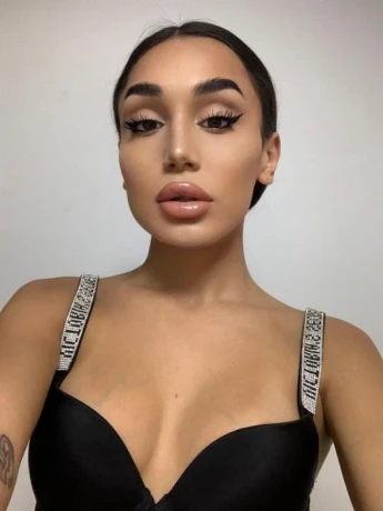 Ladyboy Leya — 8 / 12