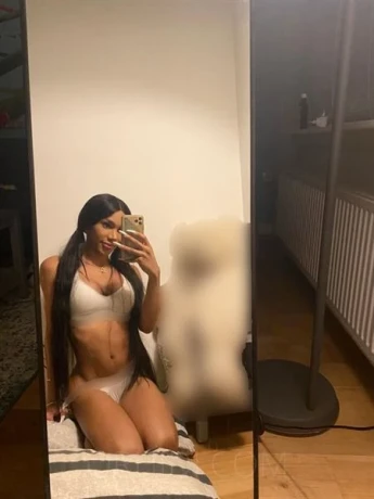 TS Ashley — 7 / 10