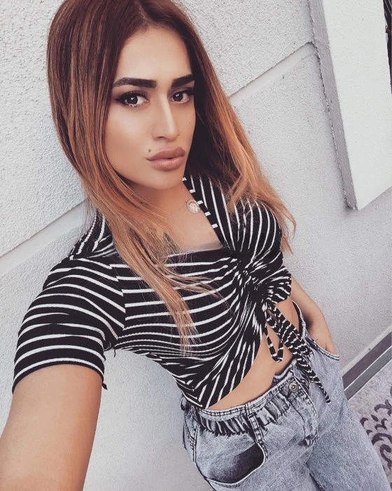 Ilona — 2 / 9