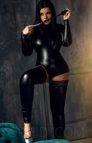 Lady Alessia — 1 / 3