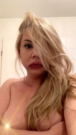 Kamila Hot — 4 / 9