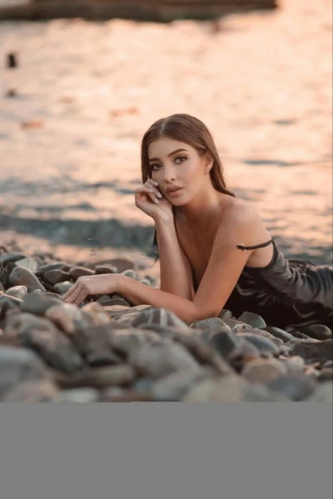 Evelyn — 4 / 5