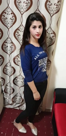 Mahira Model — 1 / 4