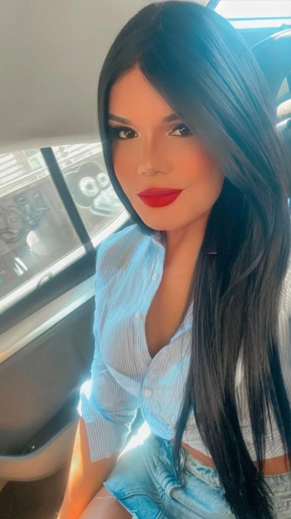 Ivana — 10 / 12