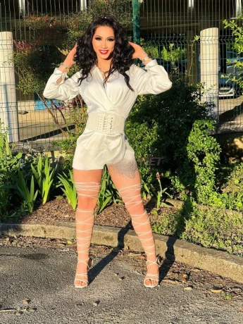 Yanna Da Silva — 9 / 12