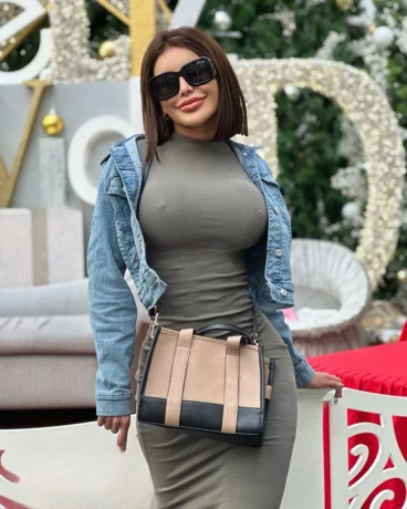 Karlita Real — 4 / 12