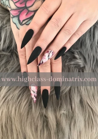 Dominatrix Noa — 10 / 12