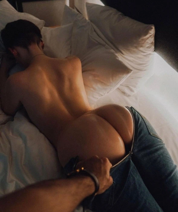 Manuela — 2 / 3