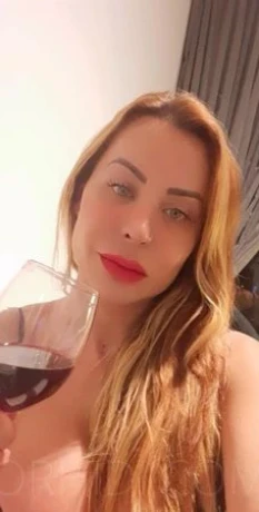 TS Thais Anderson aus Brasilien — 14 / 18