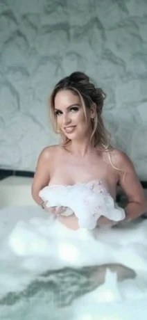 Camilla in der Villa Venezia — 5 / 6