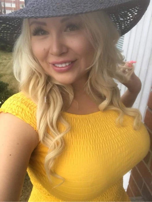 Sarah — 2 / 3