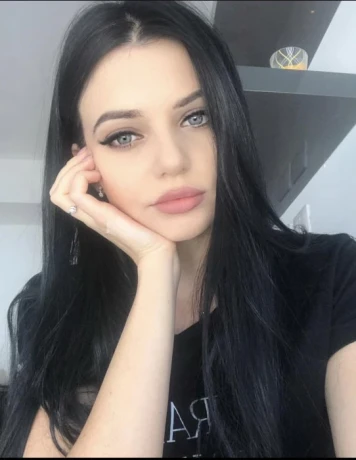 Daria M — 1 / 3