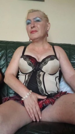 Catrin Av Konigin — 2 / 3