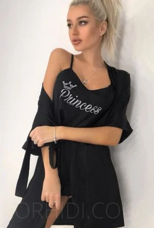 Dana — 3 / 6
