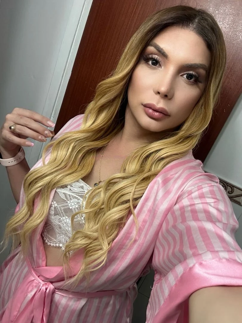 Valentina Smith — 8 / 12