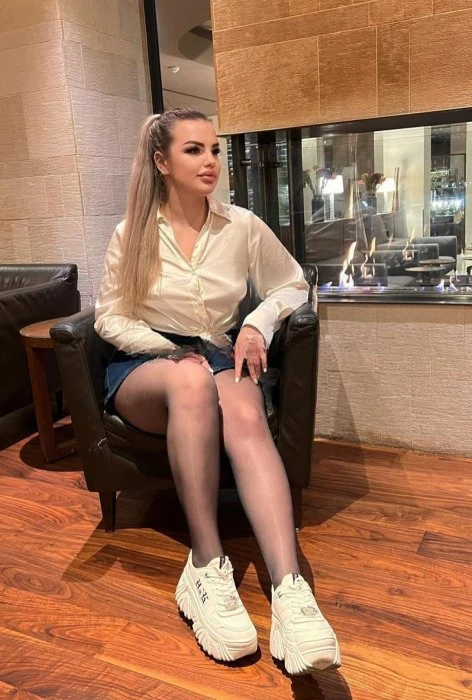 Inessa, Escort, Milan