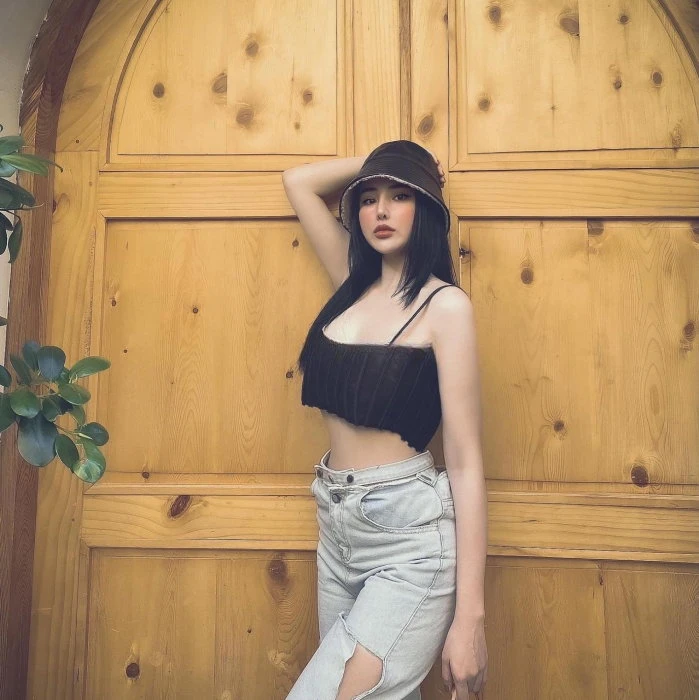 Elly — 4 / 6