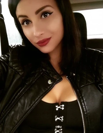 Lena Amatour — 1 / 4