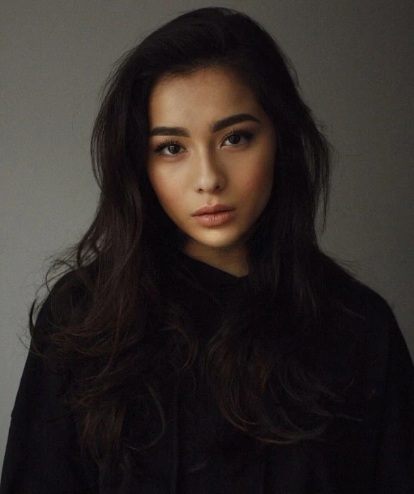 Bella — 2 / 3