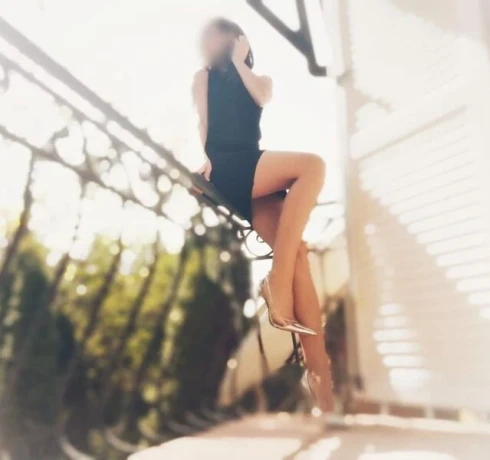 Hot Lolita — 2 / 3