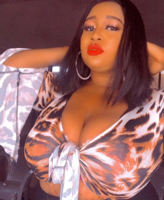 Khloe — 2 / 3