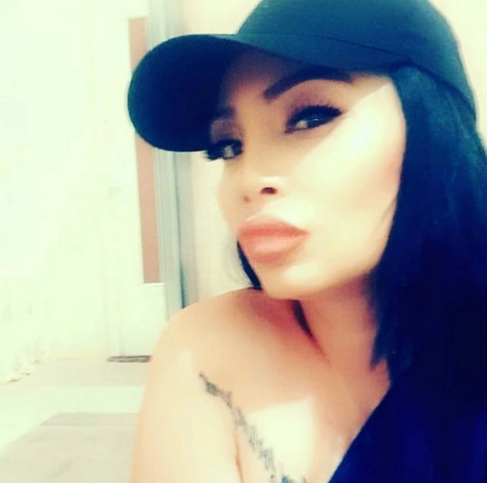Vika, Escort, Oshakan